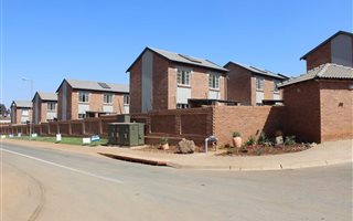 2 Bedroom Duplex in Raslouw