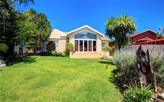 6 Bedroom House in Camphers Drift