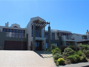 4 Bed House in Oubaai and surrounds