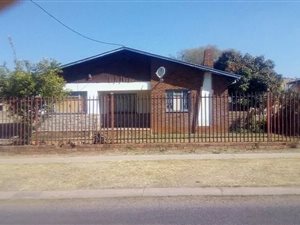4 Bed House in Hermanstad