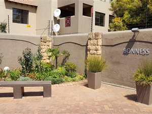 2 Bed Apartment in Lakefield