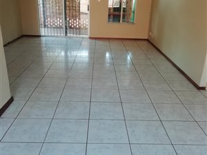 3 Bed Simplex in Lynnwood Ridge