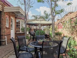 1 Bedroom Apartment in Van Riebeeck Park