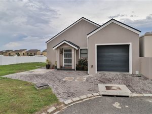 2 Bed House in Sandbaai