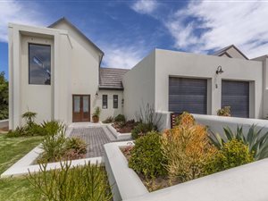 3 Bed House in Schonenberg Estate
