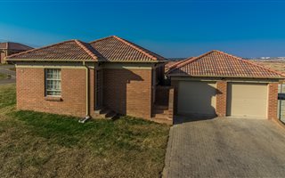 3 Bedroom House in Heuweloord