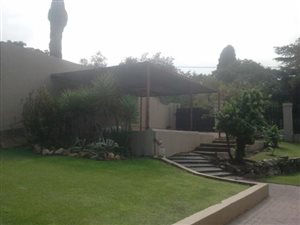 1 Bed Garden Cottage in Lombardy East