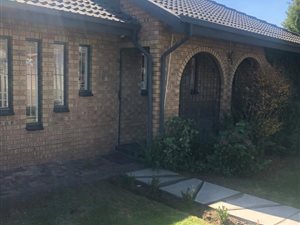 4 Bed House in Dewalt Hattingh Park