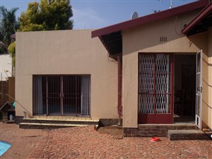4 Bed House in Florida Glen