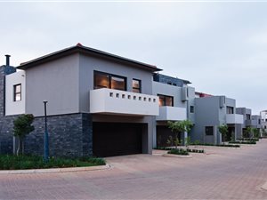 2 Bed Townhouse in Lombardy Estate