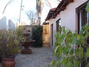 3 Bed House in Kensington