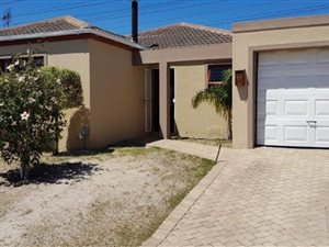 3 Bedroom House in Eikenbosch