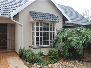 3 Bed House in Weltevreden Park