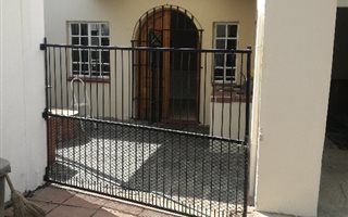2 Bedroom Flat in Klippoortje