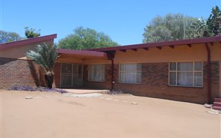 4 Bedroom House in Fauna Park