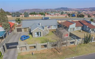 3 Bedroom House in Ridgeway