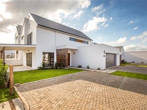 3 Bed House in Emberton Estate