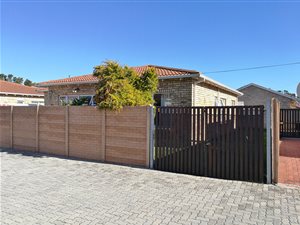 3 Bedroom Townhouse in Sherwood and surrounds