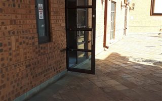61.439998626709 m² Office Space in Moreleta Park