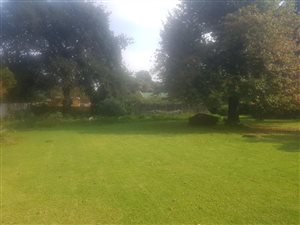 900 m² Land available in Fairland