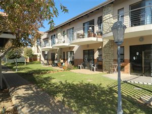 2 Bed House in Hazeldean (Silverlakes Surroundings)
