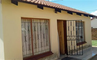 2 Bedroom House in Lethlabile