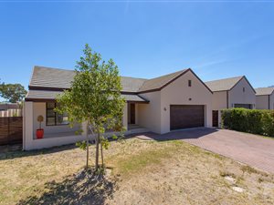 4 Bed House in Paryskloof