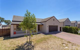 4 Bedroom House in Paryskloof