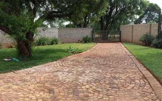 1 Bedroom Garden Cottage in Tarlton