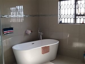 4 Bed House in Bram Fisherville