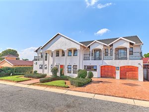 6 Bed House in Fleurhof