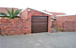 2 Bedroom Townhouse in Uitsig