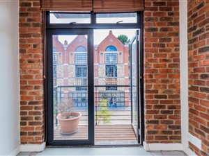 2 Bed Apartment in Onder Papegaaiberg