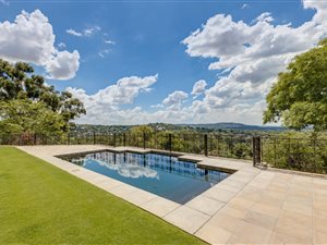5 Bed House in Westcliff
