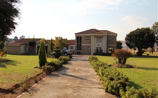 6 Bedroom House in De Deur