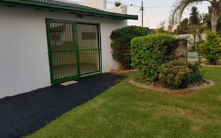1 Bedroom Flat in Klippoortje