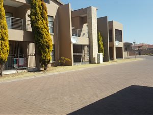 3 Bed Apartment in Vanderbijlpark SE8
