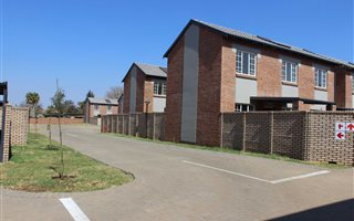 2 Bedroom Duplex in Raslouw