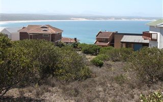 725 m² Land available in Vlees Bay