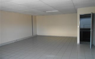 326 m² Commercial space in Airport Industria