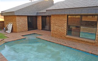 4 Bedroom House in Alexandra