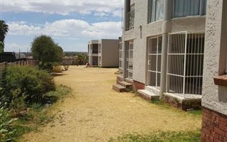 2 Bedroom Townhouse in Uitsig