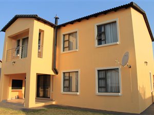 3 Bed Duet in Thatchfield