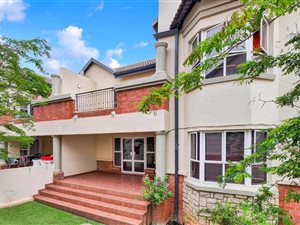 3 Bed Townhouse in Eagle Canyon Golf Estate