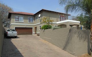 4 Bedroom Cluster in Maroeladal