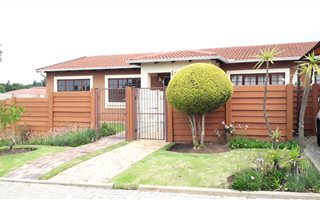 2 Bedroom Townhouse in Weltevreden Park