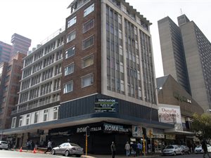 Bachelor apartment in Hillbrow