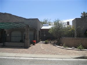 3 Bed House in Graaff Reinet