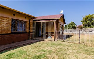 3 Bedroom House in Chloorkop