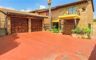 5 Bedroom House in Lenasia South